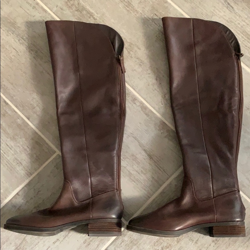 Knee boots